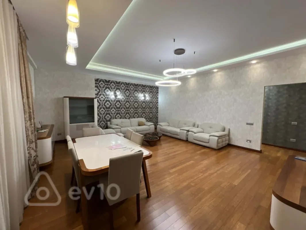 Kirayə verilir 3 otaqlı yeni tikili 145 m²