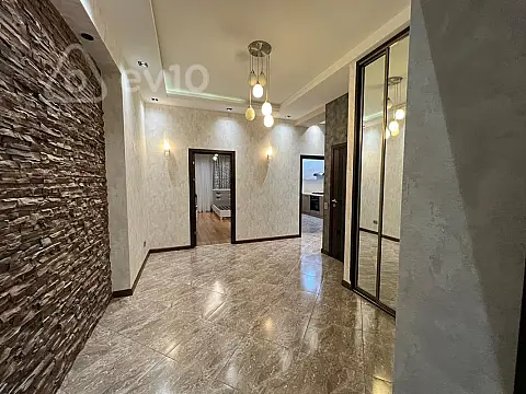 Kirayə verilir 3 otaqlı yeni tikili 145 m²