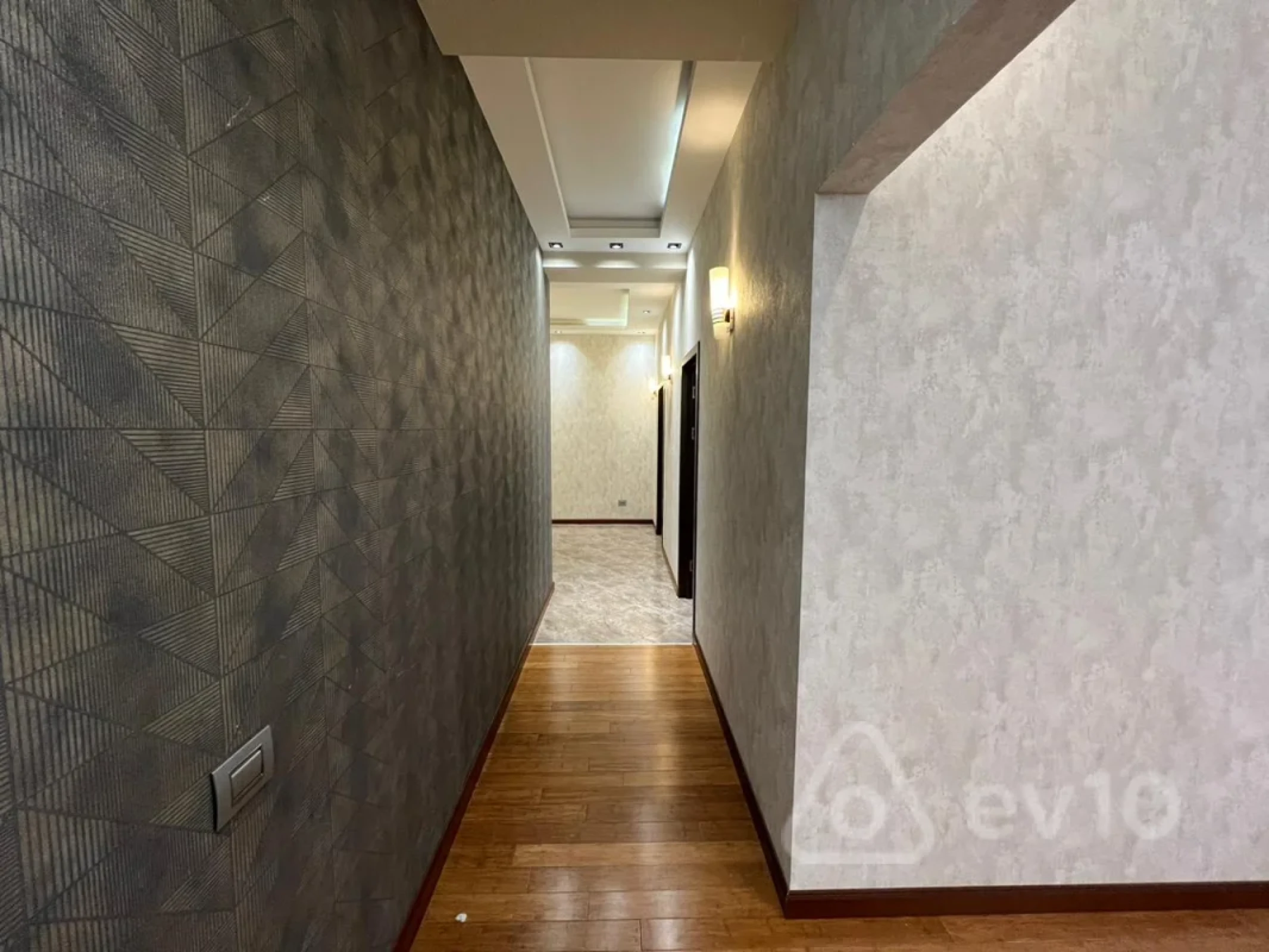 Kirayə verilir 3 otaqlı yeni tikili 145 m²