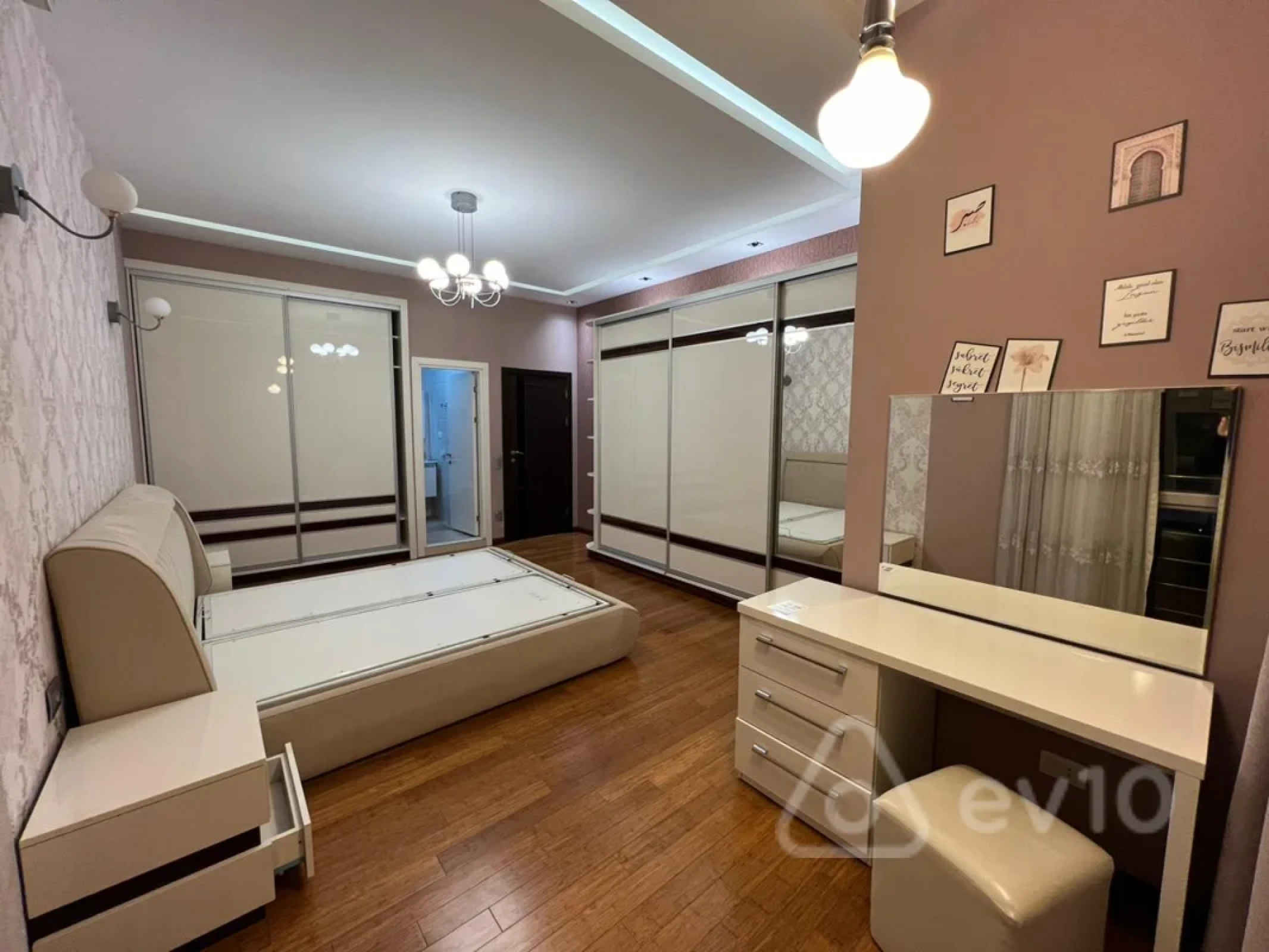 Kirayə verilir 3 otaqlı yeni tikili 145 m²