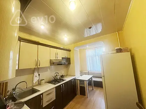 Satılır 3 otaqlı köhnə tikili 90 m²