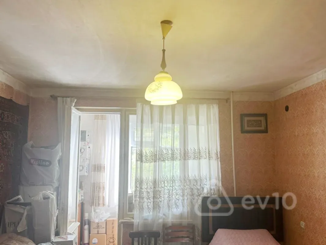 Satılır 3 otaqlı köhnə tikili 90 m²