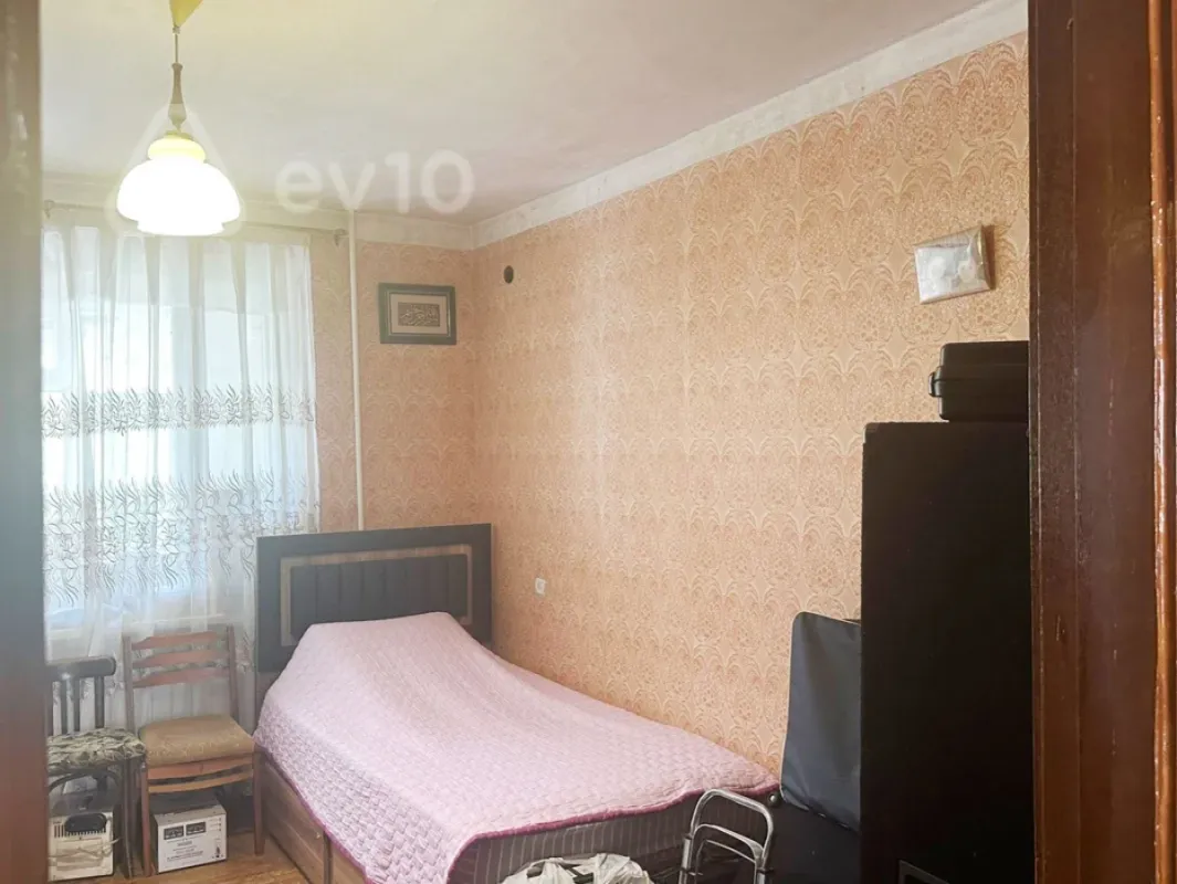 Satılır 3 otaqlı köhnə tikili 90 m²