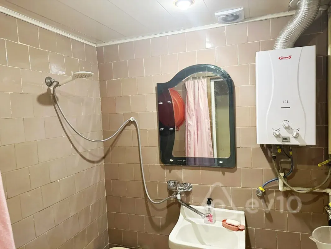 Satılır 3 otaqlı köhnə tikili 90 m²