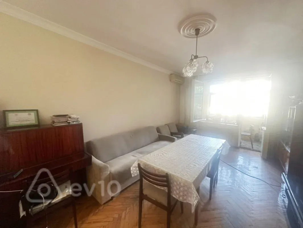 Satılır 3 otaqlı köhnə tikili 90 m²