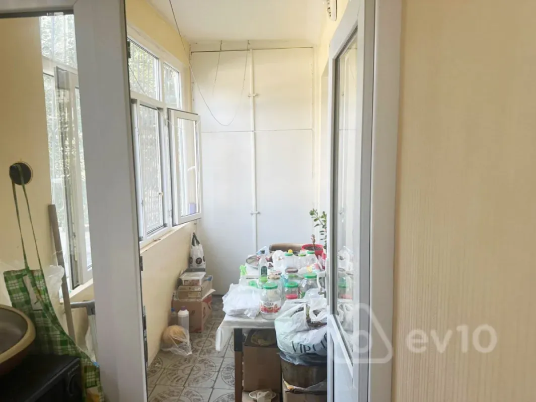 Satılır 3 otaqlı köhnə tikili 90 m²