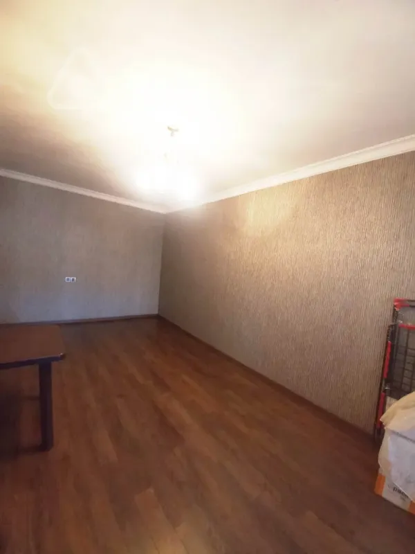 Satılır 4 otaqlı köhnə tikili 120 m²