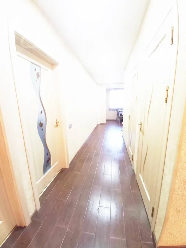 Satılır 4 otaqlı köhnə tikili 120 m²