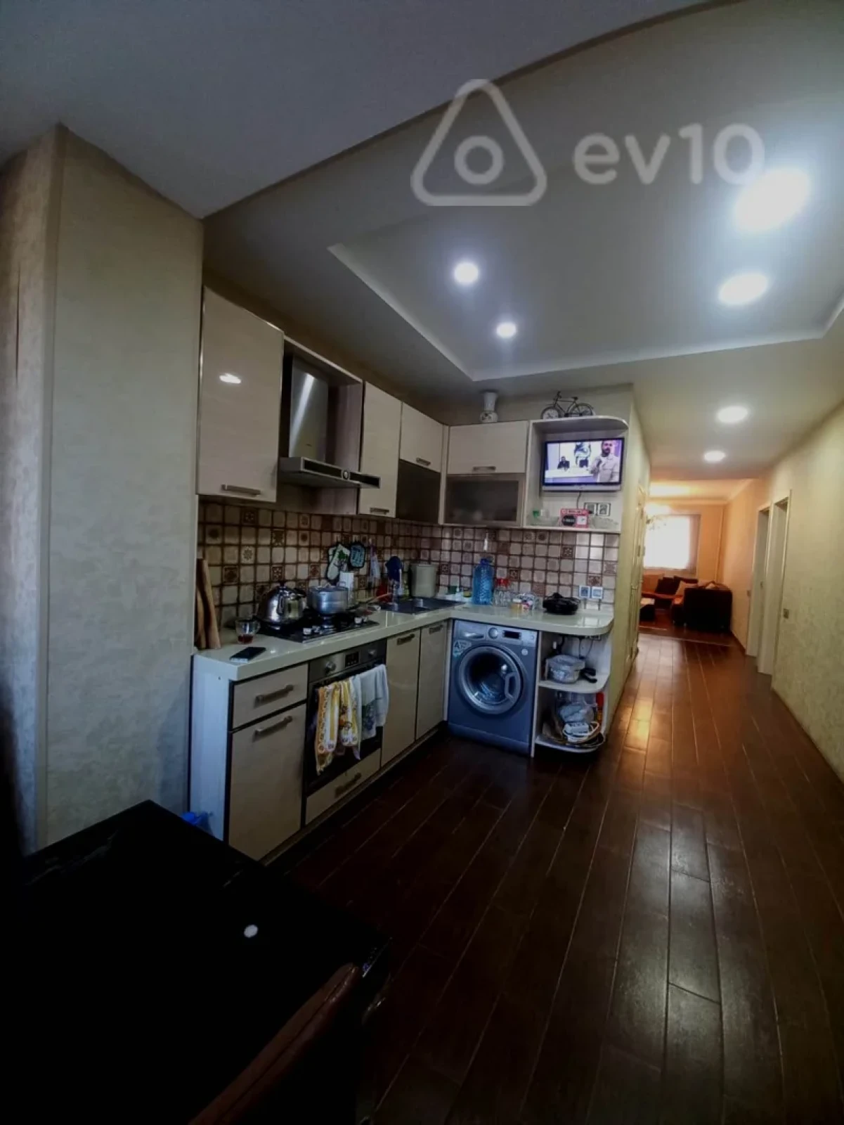 Satılır 4 otaqlı köhnə tikili 120 m²