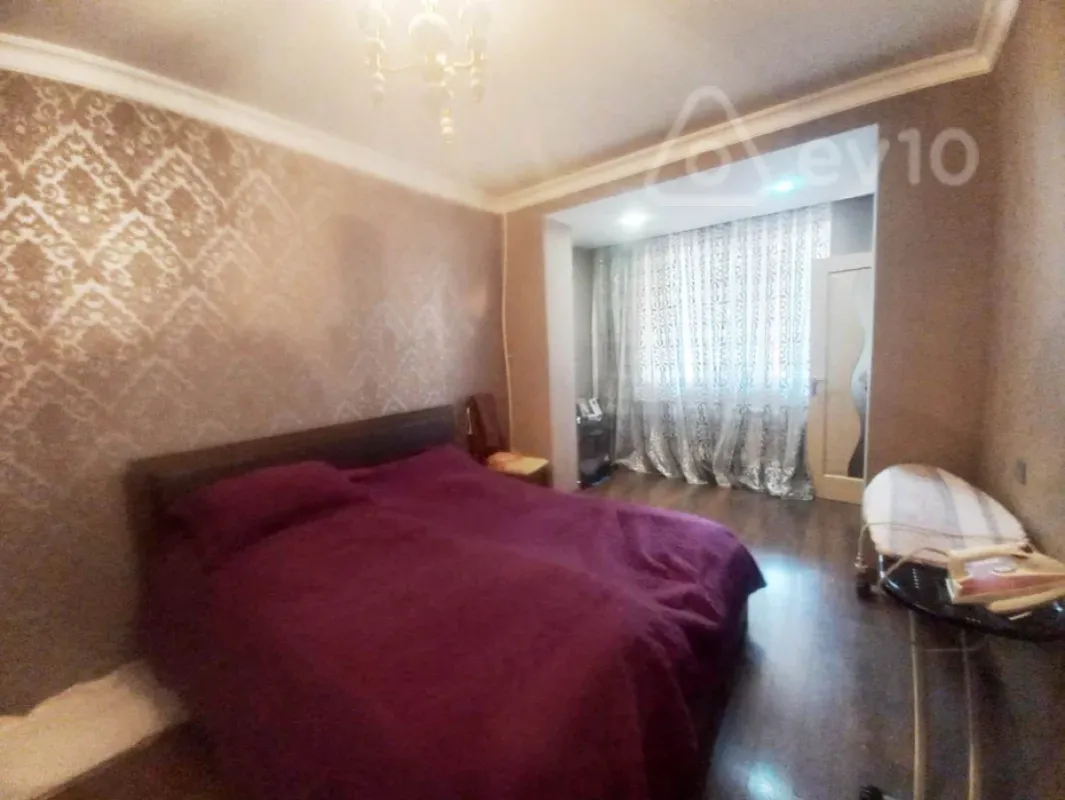 Satılır 4 otaqlı köhnə tikili 120 m²
