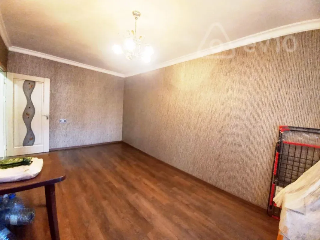 Satılır 4 otaqlı köhnə tikili 120 m²