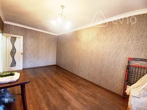Satılır 4 otaqlı köhnə tikili 120 m²