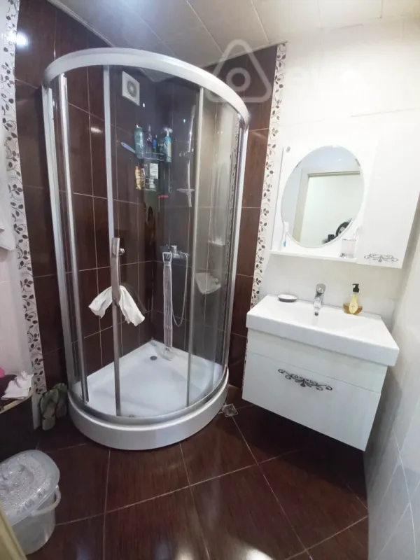 Satılır 4 otaqlı köhnə tikili 120 m²