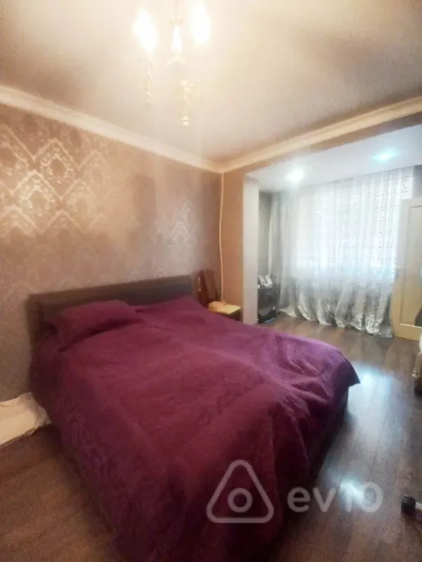 Satılır 4 otaqlı köhnə tikili 120 m²