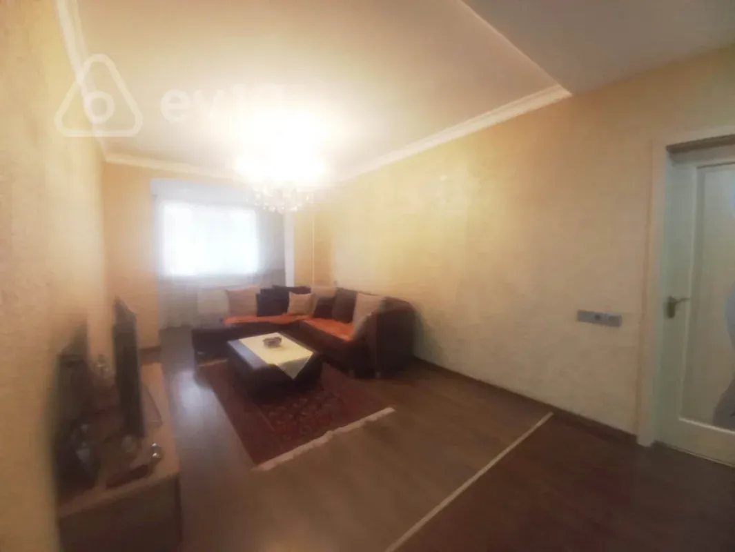 Satılır 4 otaqlı köhnə tikili 120 m²