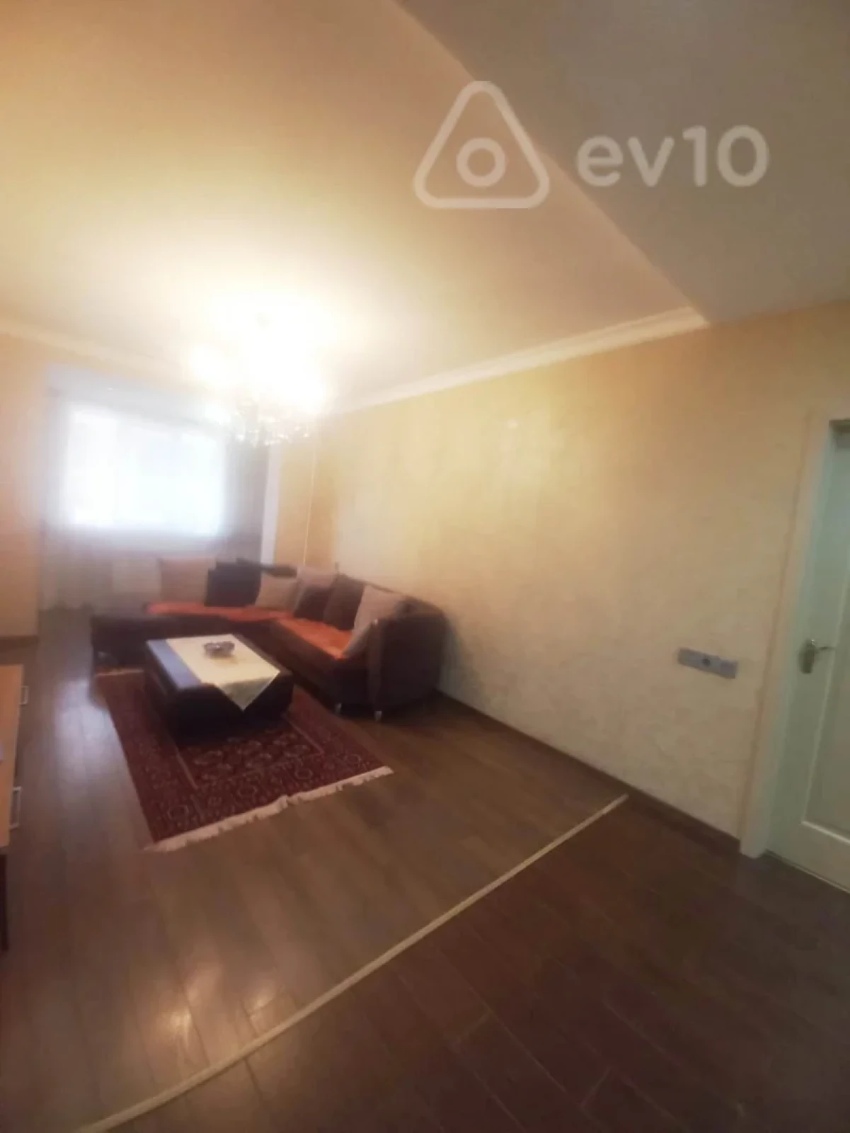Satılır 4 otaqlı köhnə tikili 120 m²
