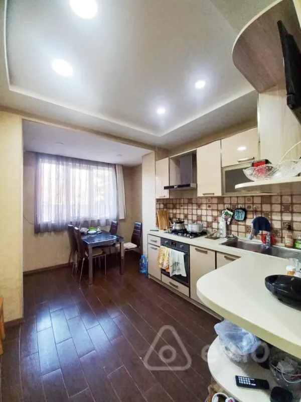 Satılır 4 otaqlı köhnə tikili 120 m²