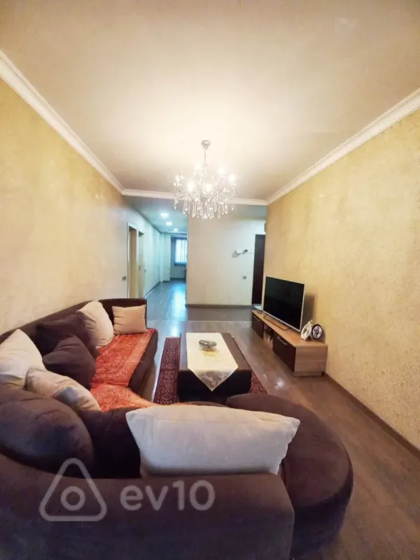 Satılır 4 otaqlı köhnə tikili 120 m²