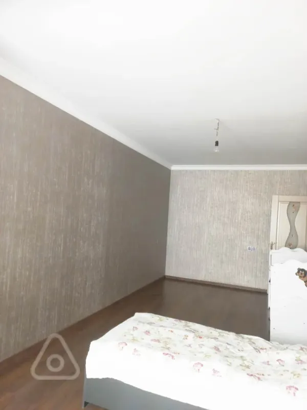 Satılır 4 otaqlı köhnə tikili 120 m²