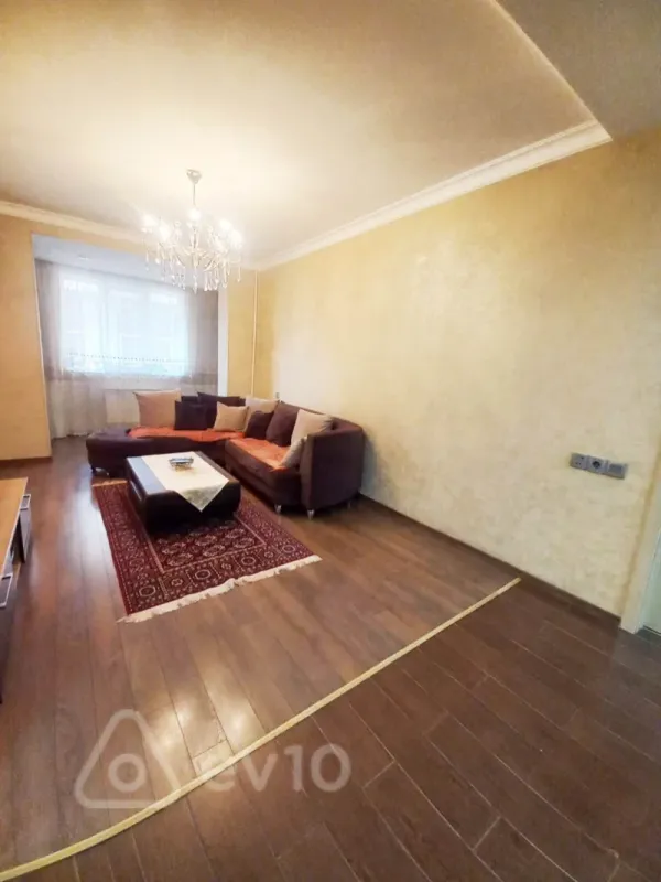 Satılır 4 otaqlı köhnə tikili 120 m²
