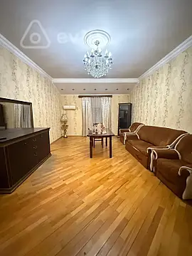 Kirayə verilir 4 otaqlı köhnə tikili 120 m²