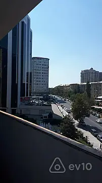 Satılır 4 otaqlı köhnə tikili 100 m²