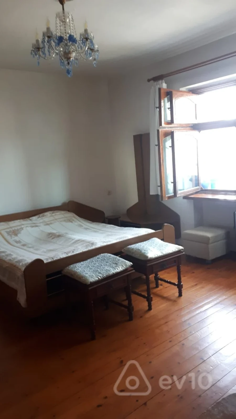 Satılır 4 otaqlı köhnə tikili 100 m²