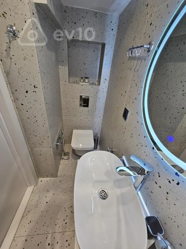 Satılır 2 otaqlı köhnə tikili 45 m²