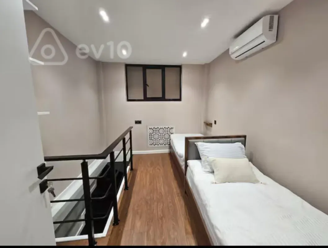 Satılır 2 otaqlı köhnə tikili 45 m²