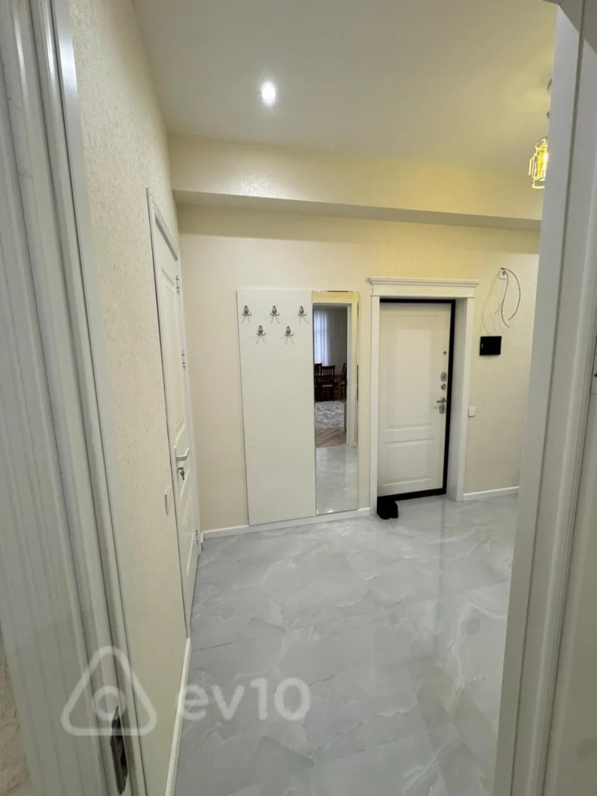 Kirayə verilir 2 otaqlı yeni tikili 68 m²