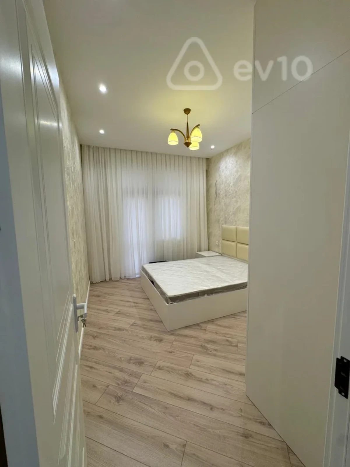 Kirayə verilir 2 otaqlı yeni tikili 68 m²