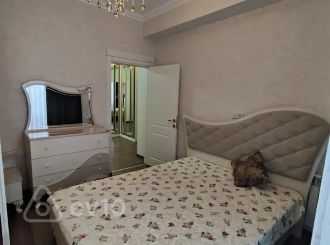 Kirayə verilir 3 otaqlı yeni tikili 100 m²