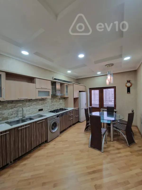 Satılır 4 otaqlı yeni tikili 176 m²