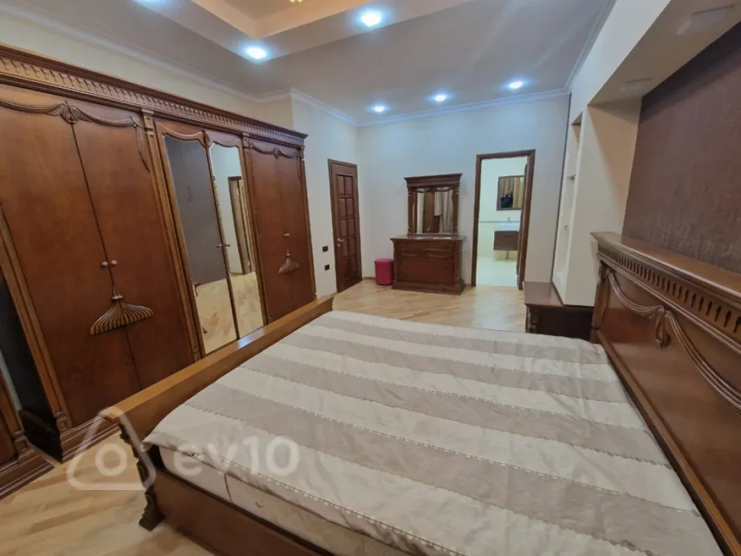 Satılır 4 otaqlı yeni tikili 176 m²