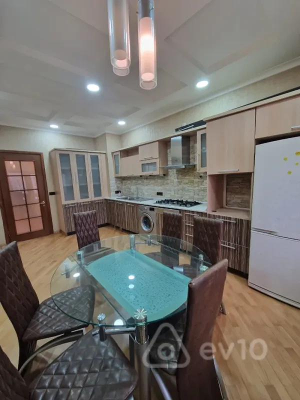 Satılır 4 otaqlı yeni tikili 176 m²