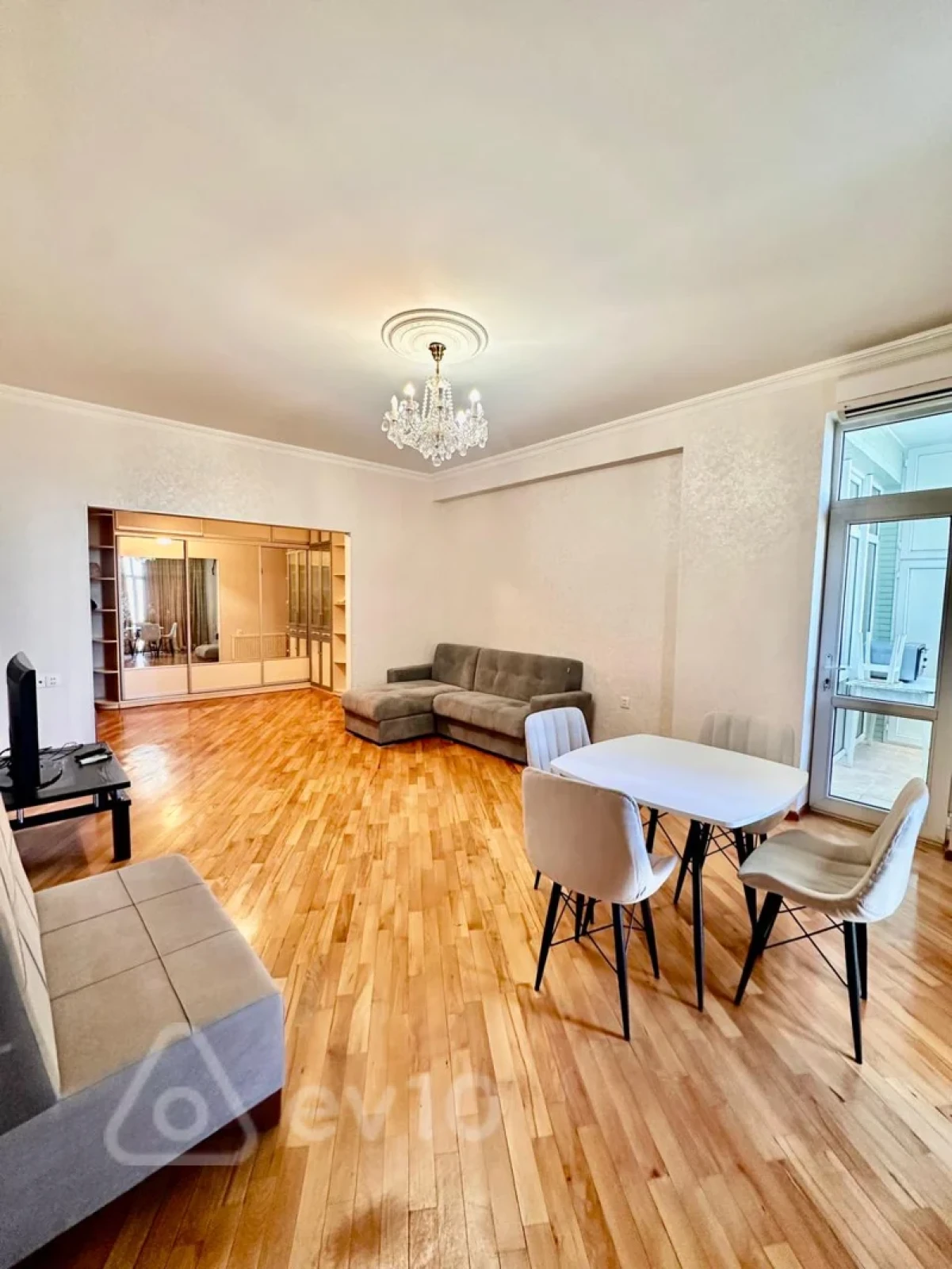 Kirayə verilir 2 otaqlı yeni tikili 84 m²