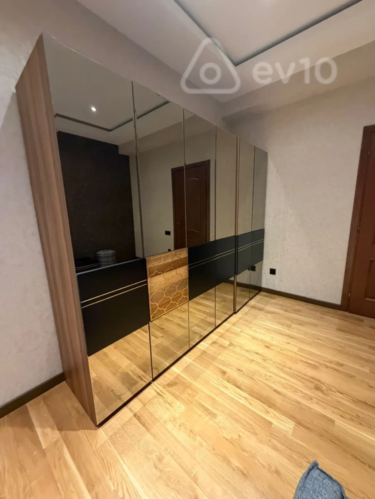 Kirayə verilir 2 otaqlı yeni tikili 82 m²