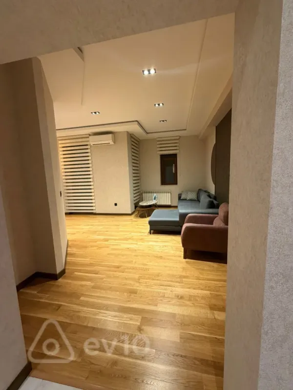 Kirayə verilir 2 otaqlı yeni tikili 82 m²