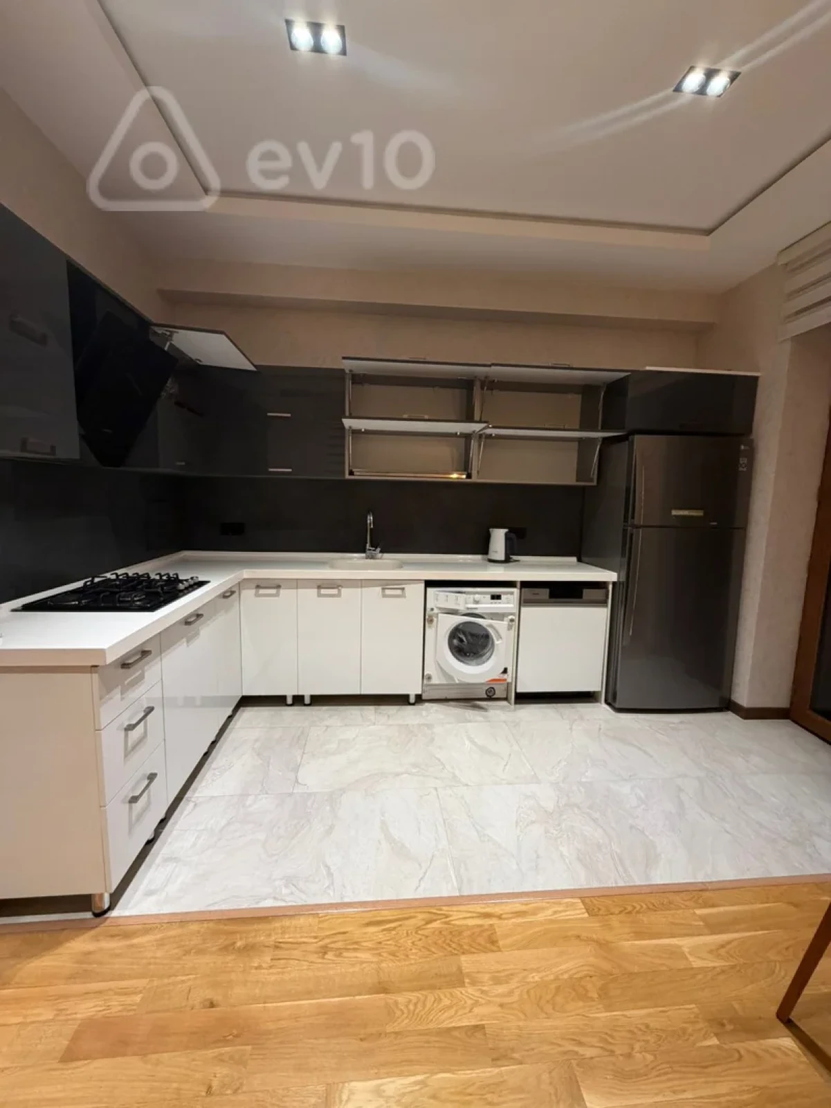 Kirayə verilir 2 otaqlı yeni tikili 82 m²