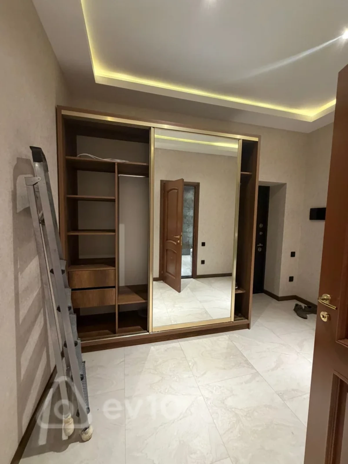 Kirayə verilir 2 otaqlı yeni tikili 85 m²