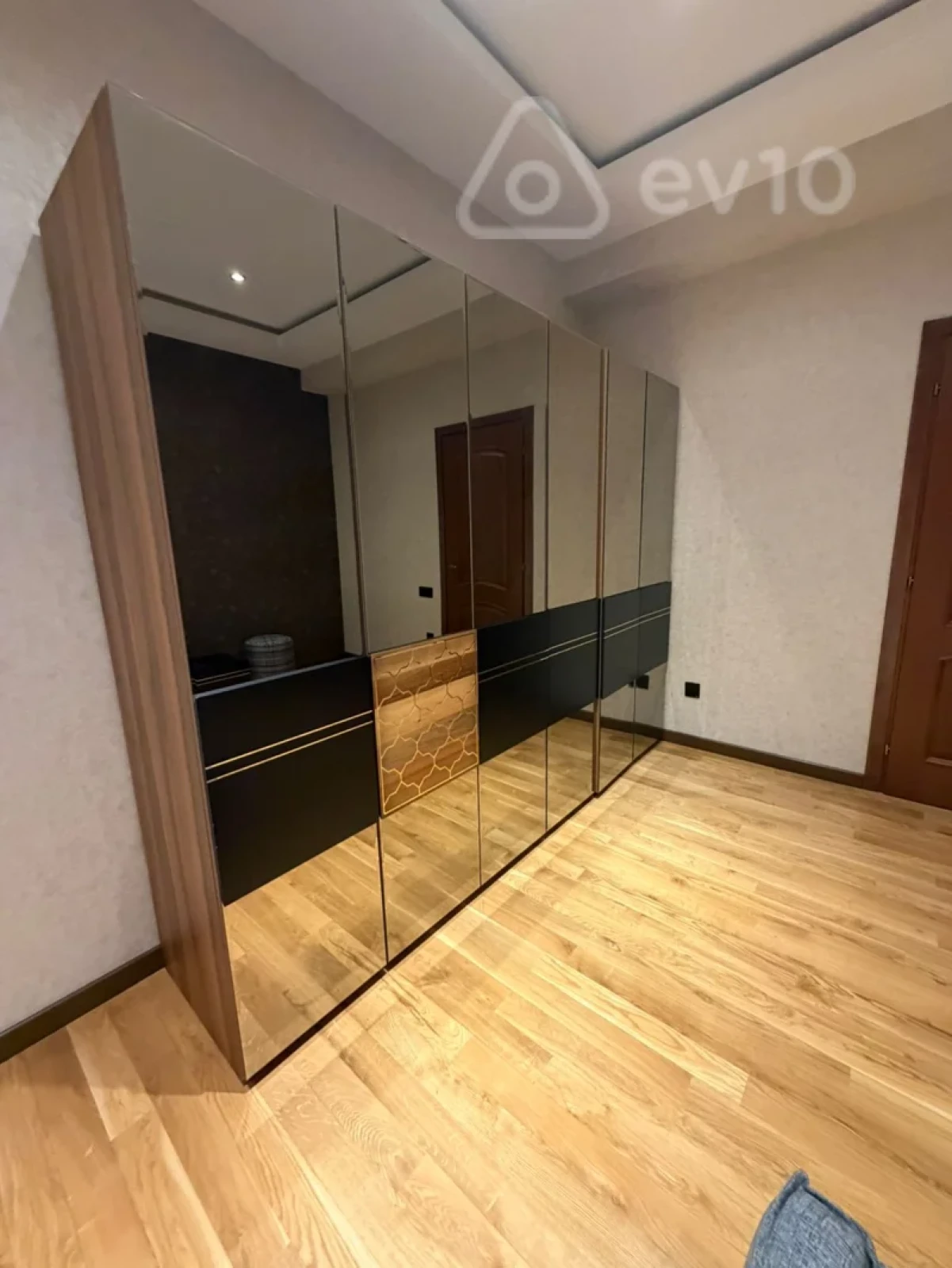 Kirayə verilir 2 otaqlı yeni tikili 85 m²