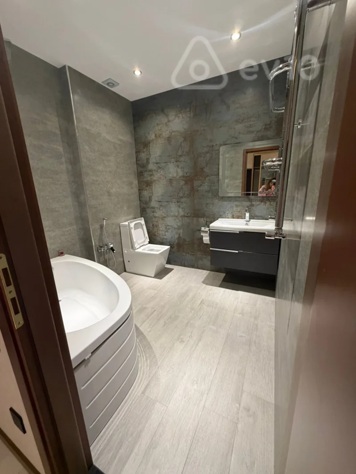 Kirayə verilir 2 otaqlı yeni tikili 85 m²