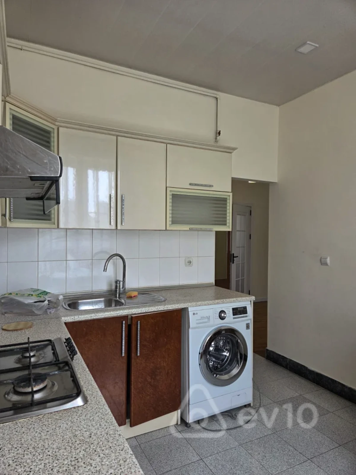 Kirayə verilir 2 otaqlı köhnə tikili 72 m²