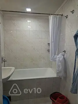 Kirayə verilir 2 otaqlı köhnə tikili 72 m²