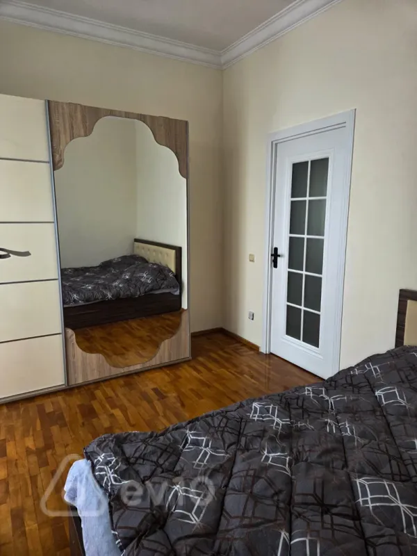 Kirayə verilir 2 otaqlı köhnə tikili 72 m²