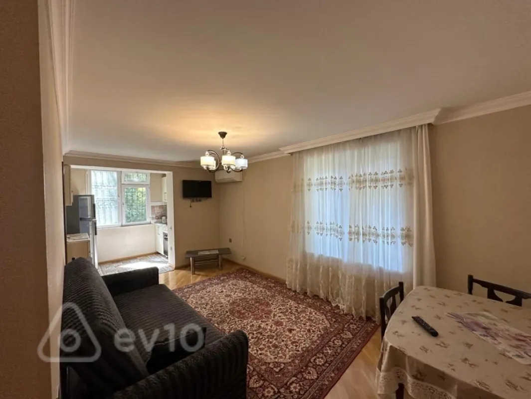 Kirayə verilir 2 otaqlı köhnə tikili 55 m²