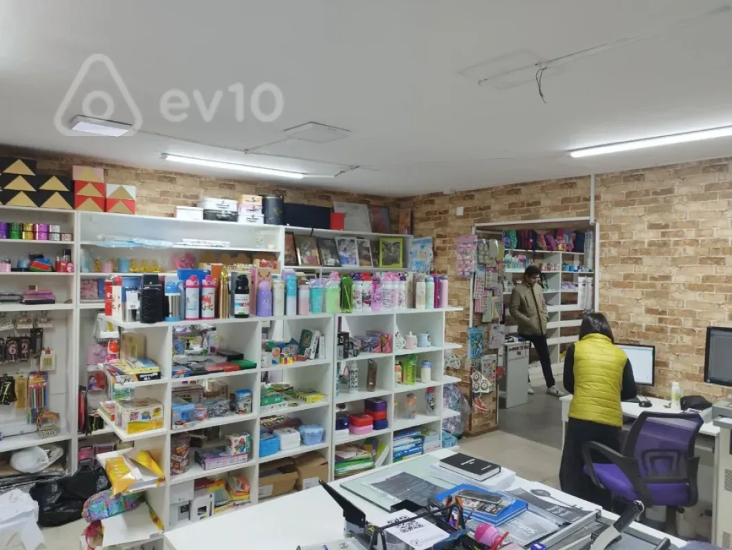 Satılır mənzil 130 m²