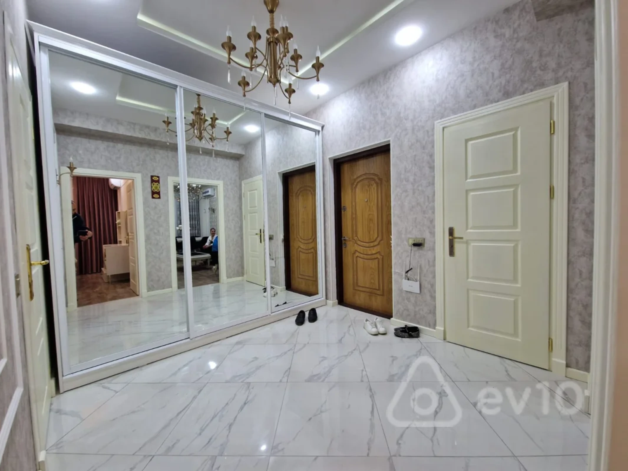 Kirayə verilir 2 otaqlı yeni tikili 75 m²