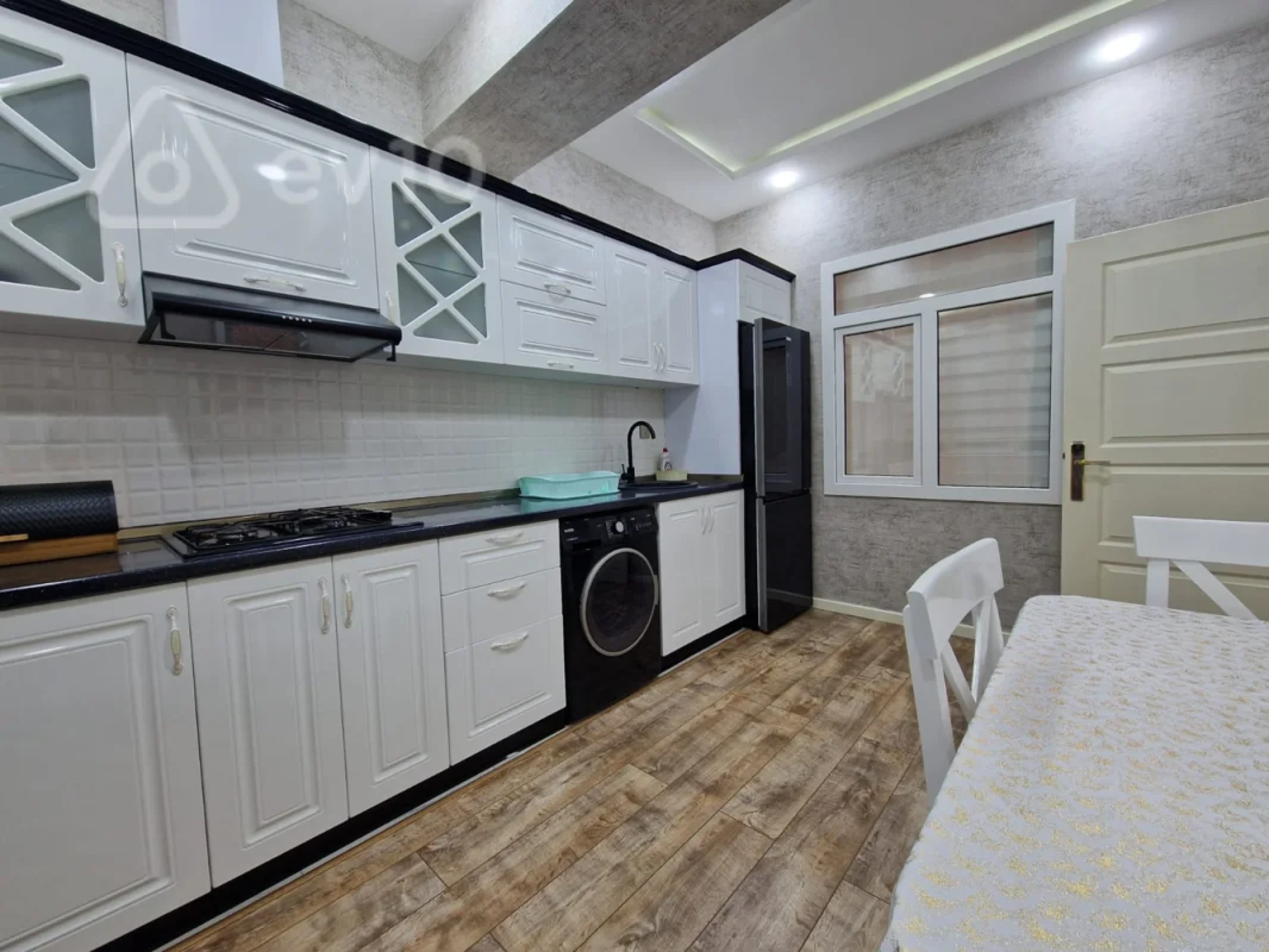 Kirayə verilir 2 otaqlı yeni tikili 75 m²