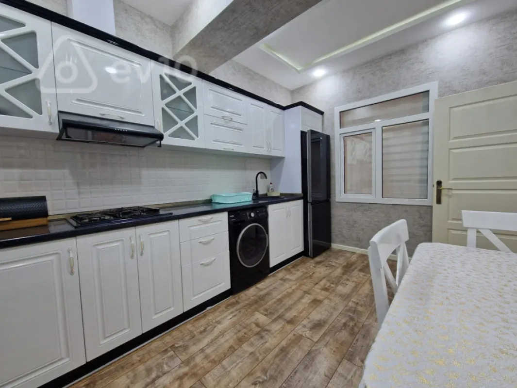 Kirayə verilir 2 otaqlı yeni tikili 75 m²